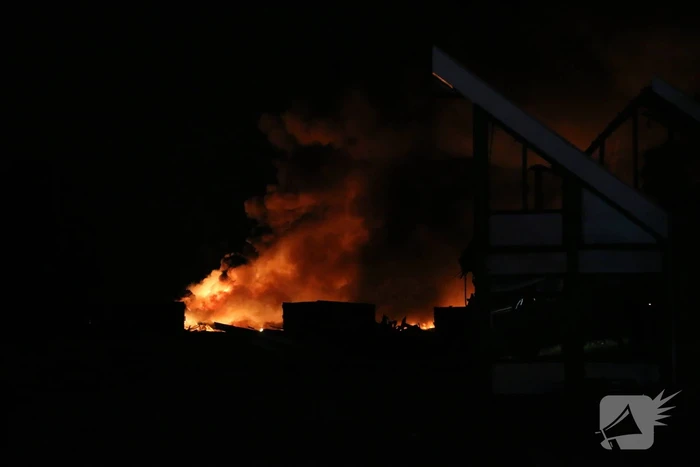 Schuur verwoest door uitslaande brand