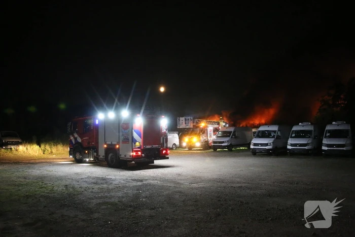 Schuur verwoest door uitslaande brand