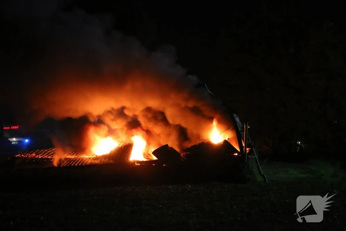 Schuur verwoest door uitslaande brand