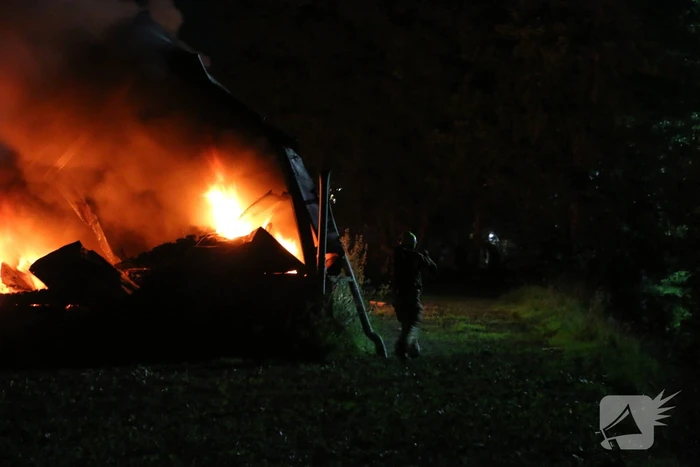 Schuur verwoest door uitslaande brand