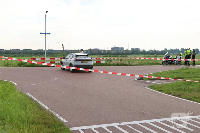 Racefietser en auto betrokken bij aanrijding