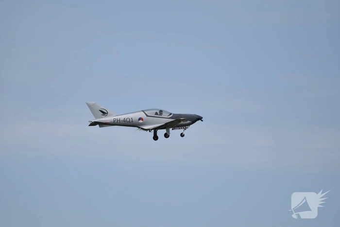 Problemen met neuswiel dwingt vliegtuig tot noodlanding
