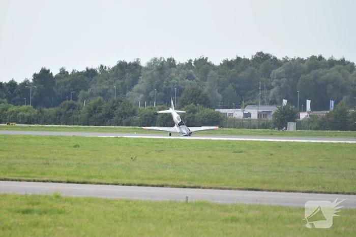 Problemen met neuswiel dwingt vliegtuig tot noodlanding