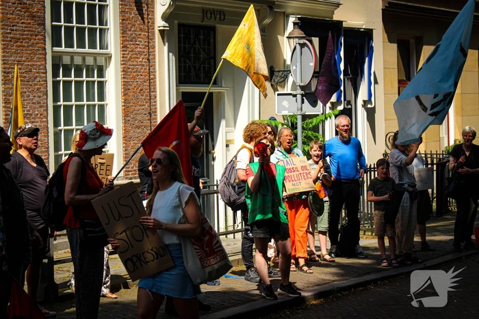 Extinction Rebellion demonstreert voor Britse Ambassade