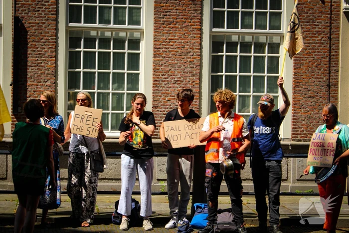 Extinction Rebellion demonstreert voor Britse Ambassade