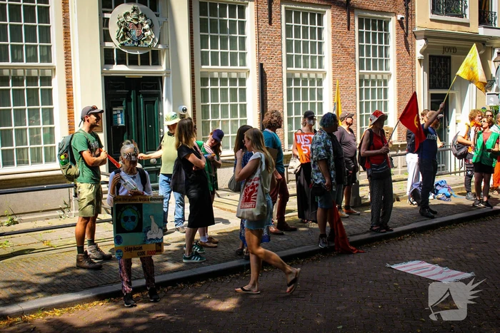 Extinction Rebellion demonstreert voor Britse Ambassade