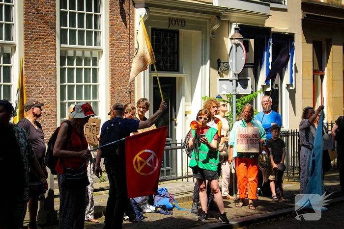 Extinction Rebellion demonstreert voor Britse Ambassade
