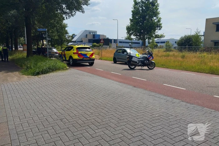 Schade na botsing tussen twee voertuigen
