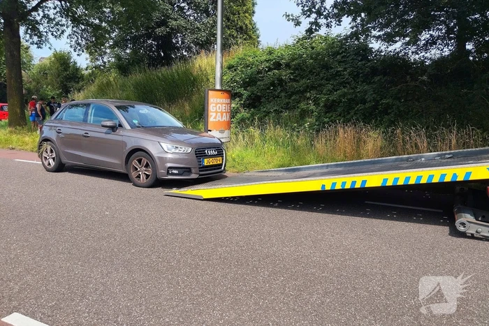 Schade na botsing tussen twee voertuigen