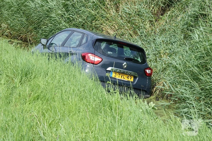Automobiliste raakt te water