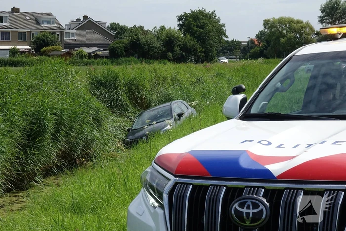Automobiliste raakt te water