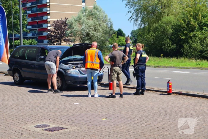 Oud brandweerman blust autobrand