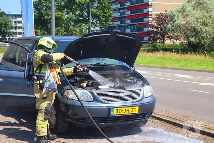 Oud brandweerman blust autobrand