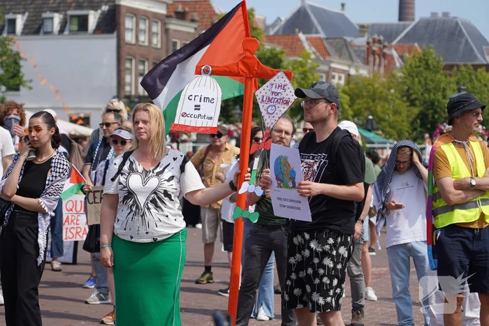 Grote groep mensen aanwezig bij pro-Palestina demonstratie