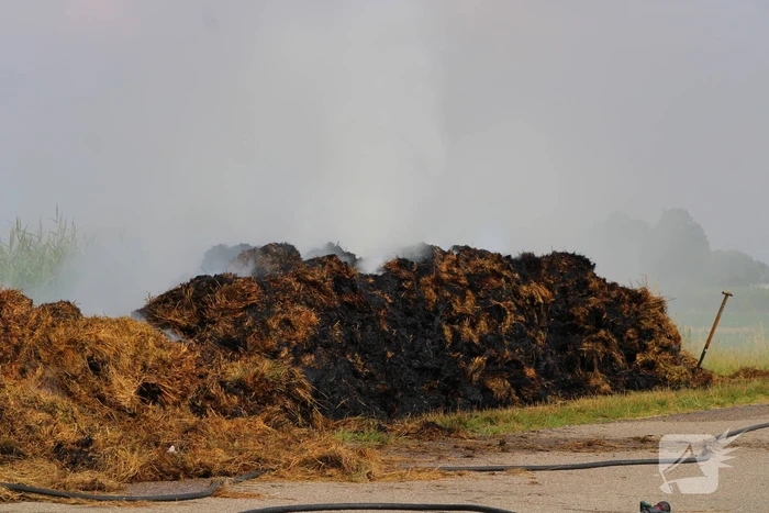 Brandweer ingezet voor brandend geperst hooi