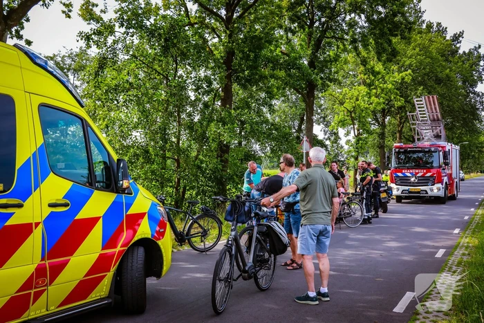 Hulpdiensten ingezet voor oudere-vrouw in sloot