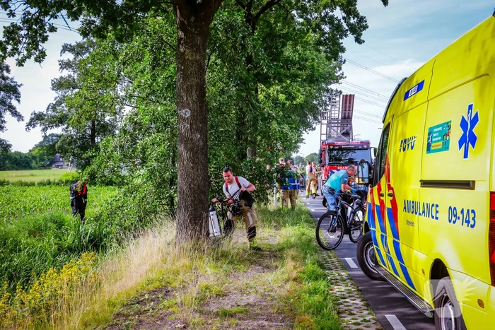 Hulpdiensten ingezet voor oudere-vrouw in sloot