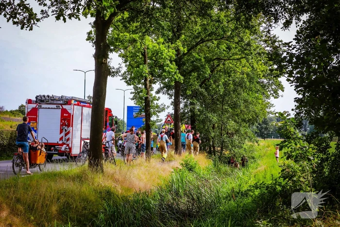 Hulpdiensten ingezet voor oudere-vrouw in sloot