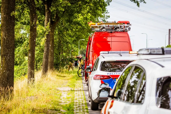 Hulpdiensten ingezet voor oudere-vrouw in sloot