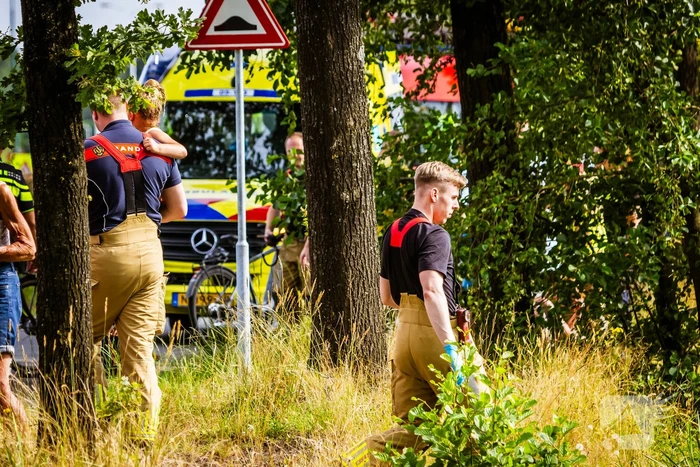 Hulpdiensten ingezet voor oudere-vrouw in sloot