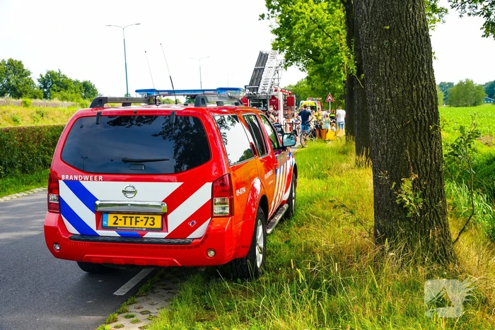 Hulpdiensten ingezet voor oudere-vrouw in sloot