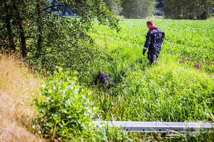 Hulpdiensten ingezet voor oudere-vrouw in sloot