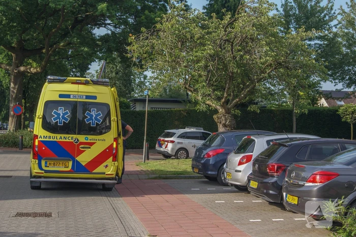Fietser rijdt tegen openslaande autodeur