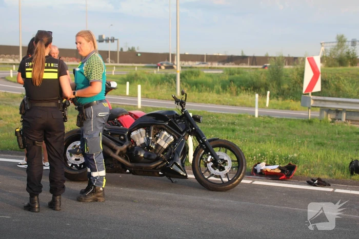 Motorrijder gewond na valpartij, weg afgesloten