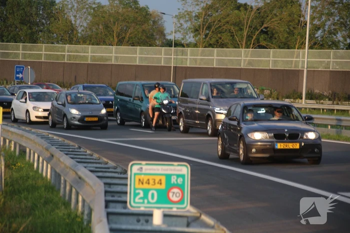 Motorrijder gewond na valpartij, weg afgesloten