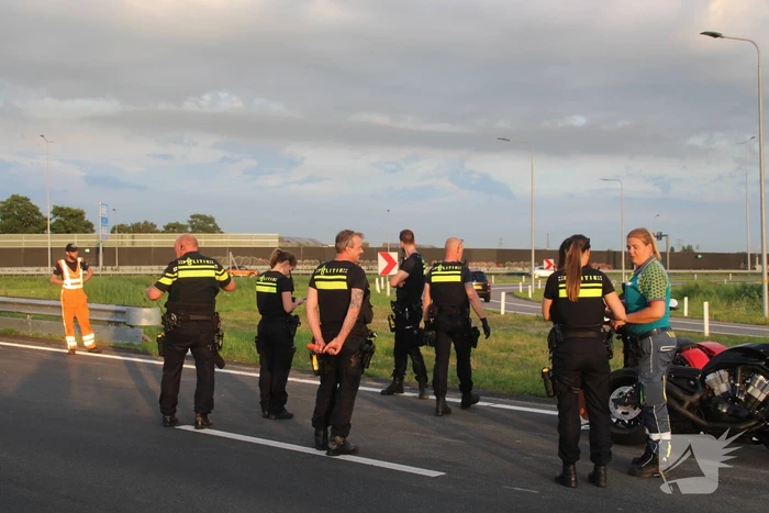 Motorrijder gewond na valpartij, weg afgesloten