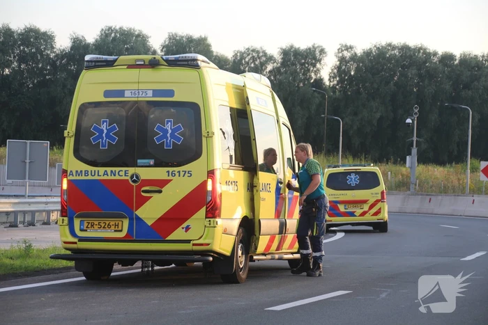 Motorrijder gewond na valpartij, weg afgesloten