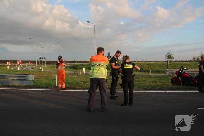 Motorrijder gewond na valpartij, weg afgesloten