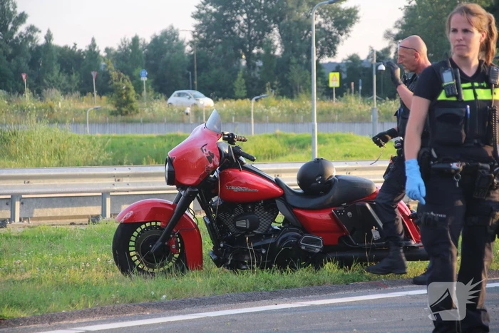 Motorrijder gewond na valpartij, weg afgesloten