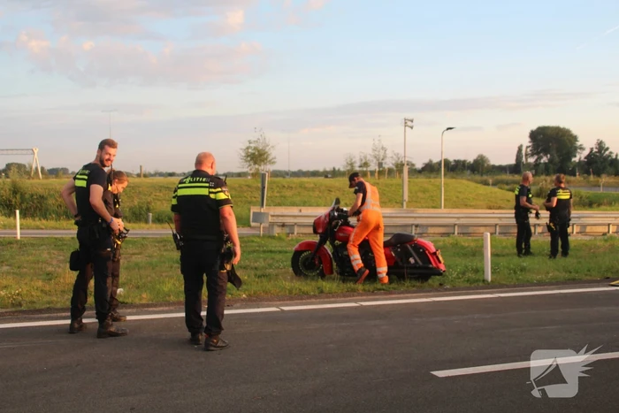 Motorrijder gewond na valpartij, weg afgesloten