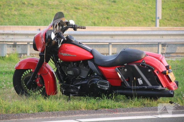 Motorrijder gewond na valpartij, weg afgesloten