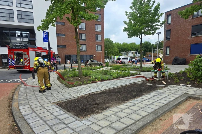 Brandweer ontruimd flatgebouw