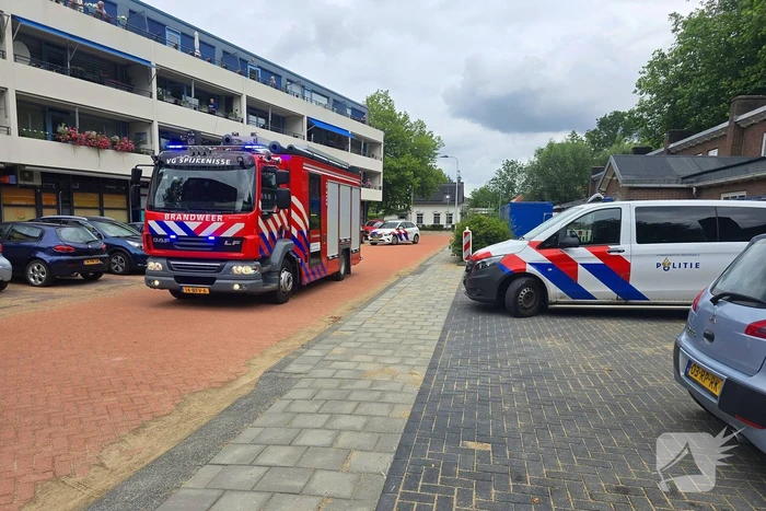 Brandweer ontruimd flatgebouw