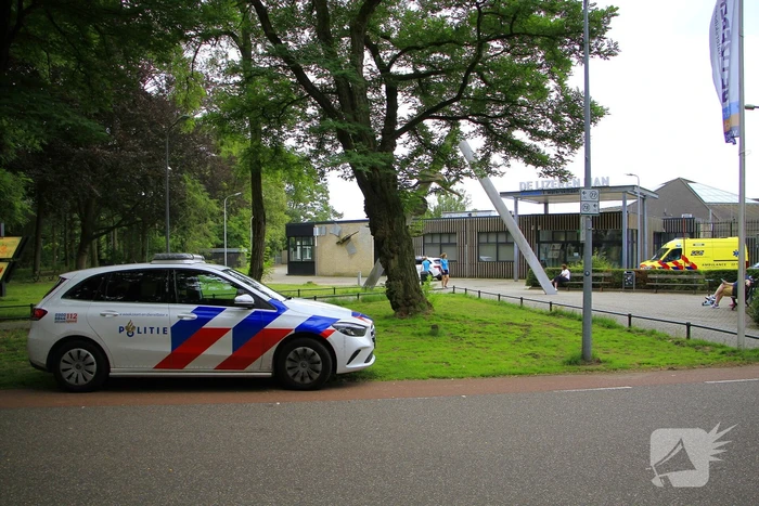 Incident in zwembad, politie doet onderzoek