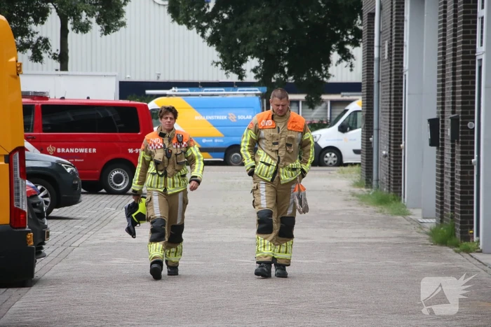Brandweer verricht metingen bij gedumpt vat