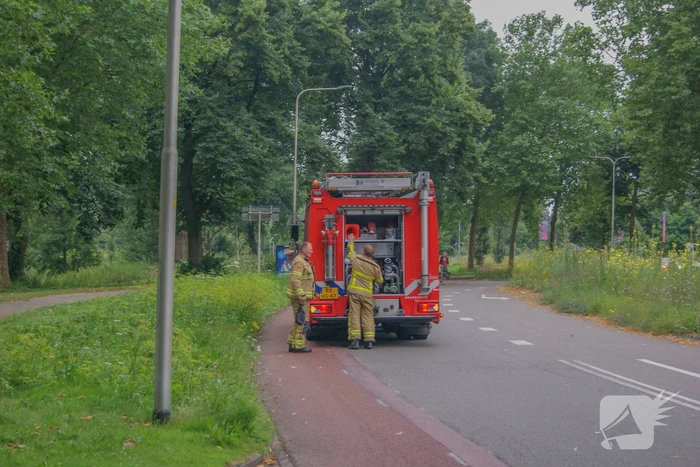 Brandweer ingezet voor oude Volvo die vlam vat