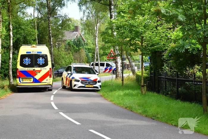 Gewond Persoon naast mountainbike aangetroffen op wegdek