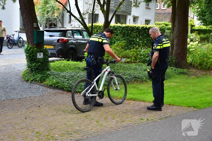 Gewond Persoon naast mountainbike aangetroffen op wegdek