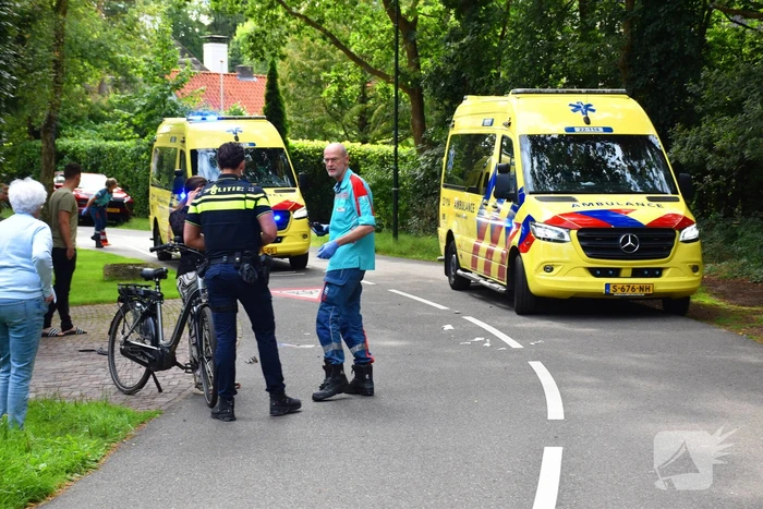 Gewond Persoon naast mountainbike aangetroffen op wegdek