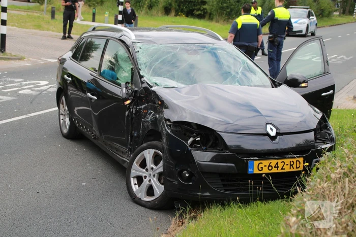 Flinke ravage bij ongeval tussen lijnbus en personenauto