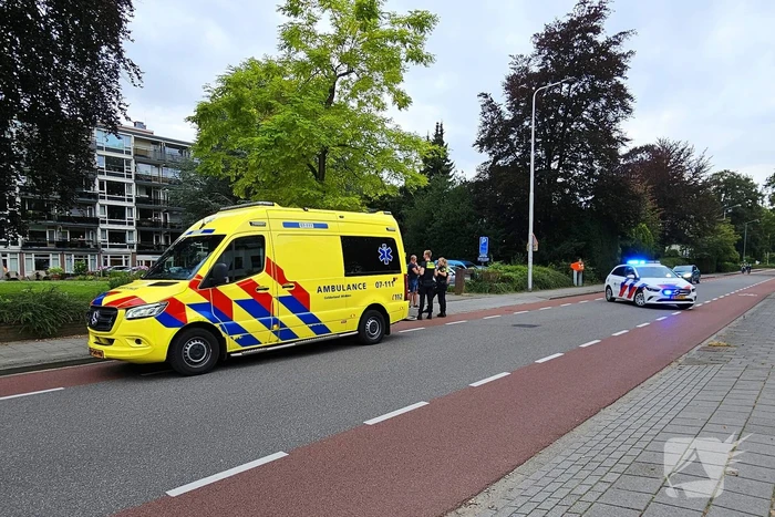 Persoon op driewieler ten val