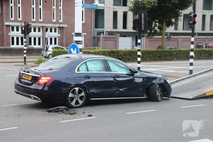 Flinke schade na ongeval op kruising