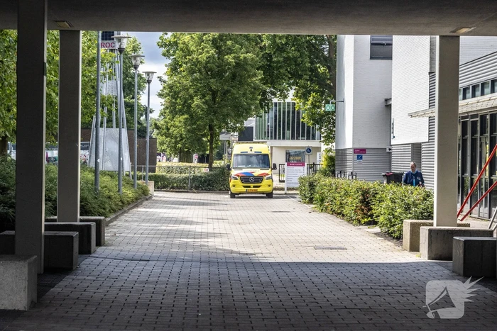 Persoon onder stroom na werkzaamheden in school