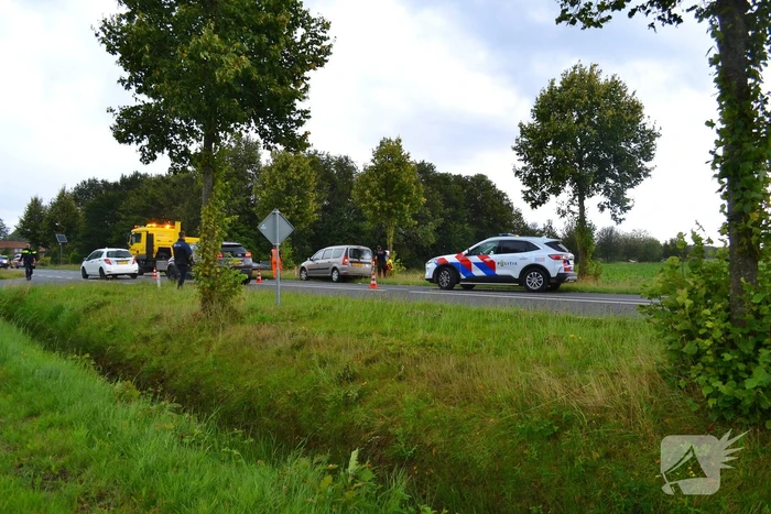 Schade na botsing tussen twee voertuigen