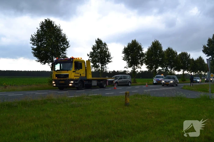 Schade na botsing tussen twee voertuigen
