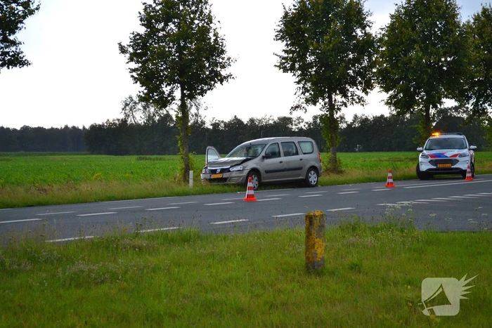 Schade na botsing tussen twee voertuigen